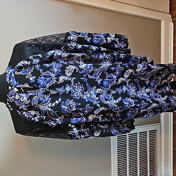 Short front, long back Shirt. - Picture 7 of 14